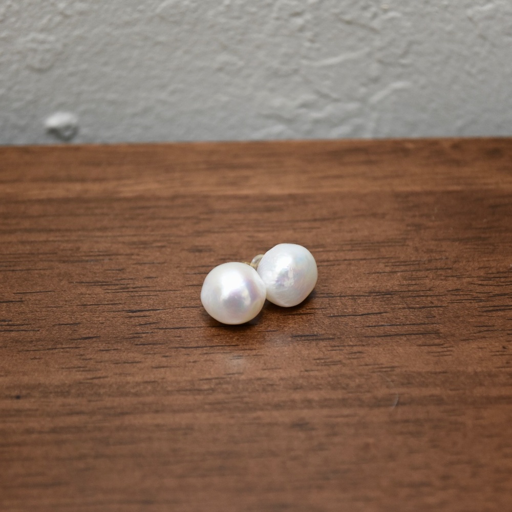 Simple Retro Yuri Pearl Stud Earrings